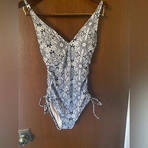 Kona Sol Swimsuit One-Piece Black White New Medium